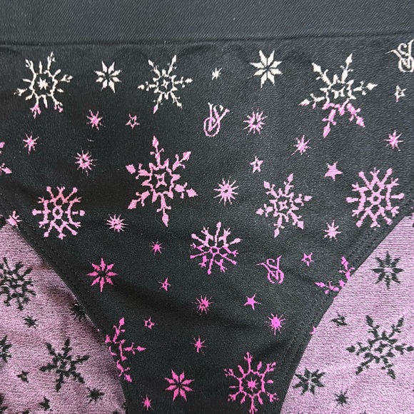 🎁 NWT Victoria’s Secret black & pink snowflake bikini Panty size M - Picture 2 of 5